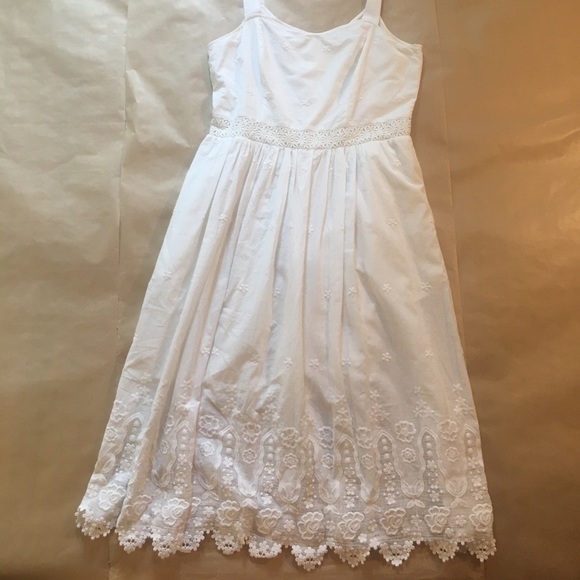Yumi White Sundress with Lace Hem - Picture 4 of 11